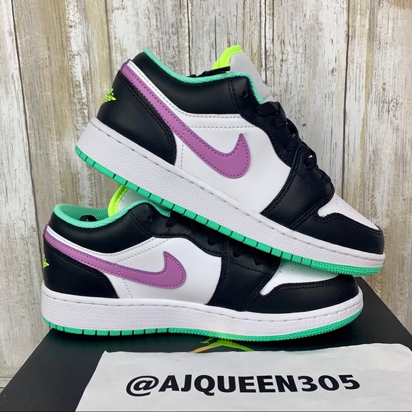 Air Jordan 1 Low GS White Violet Shock Black 5.5Y - Picture 3 of 9